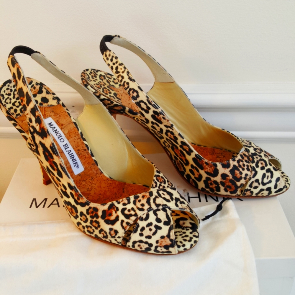 Minolo Blahnik Leopard Slingback shoes size 39 us size 7.  Crossed open toe.